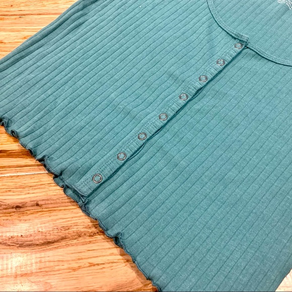 *Bundle Sale* American Eagle scalloped top - Picture 3 of 6